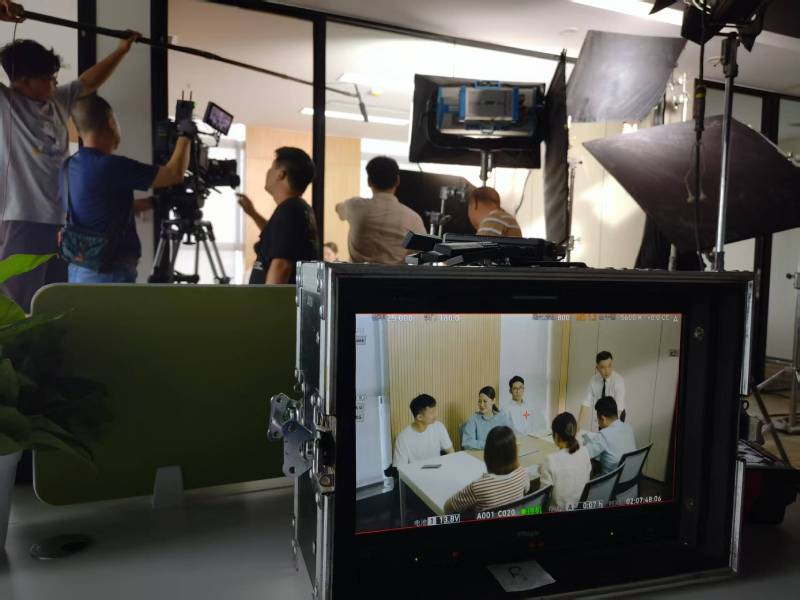 鹤壁TVC拍摄公司：科技产品视觉化大师，诠释未来感与功能美学
